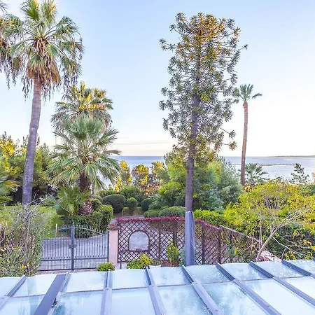 With Pool, Sea View And Garden Villa Golfe-Juan