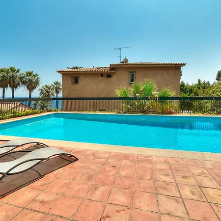 With Pool, Sea View And Garden Гольф-Жуан